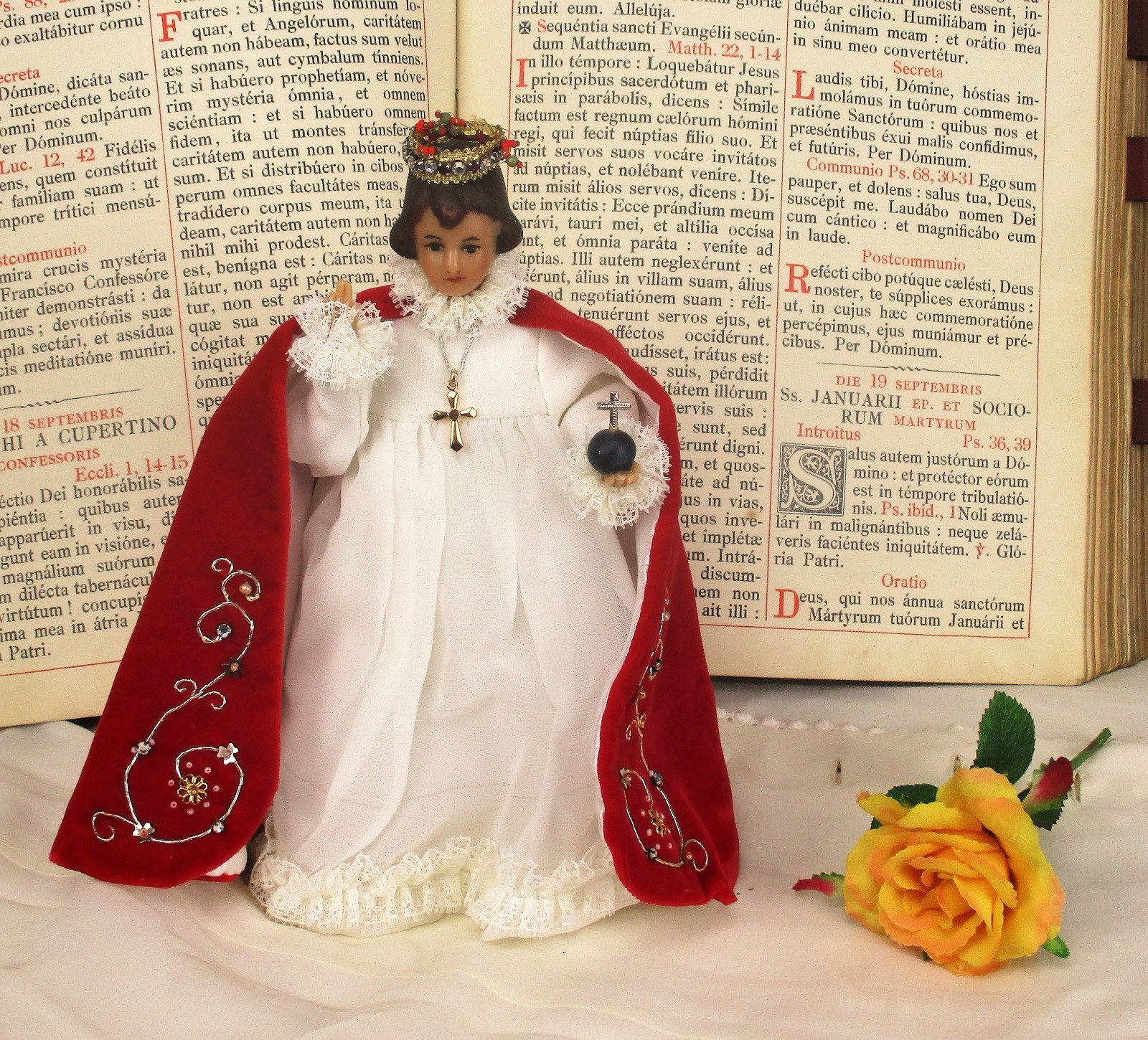 Figurine Statue Wax Little Infant of Prague Santo Nino Doll Collector