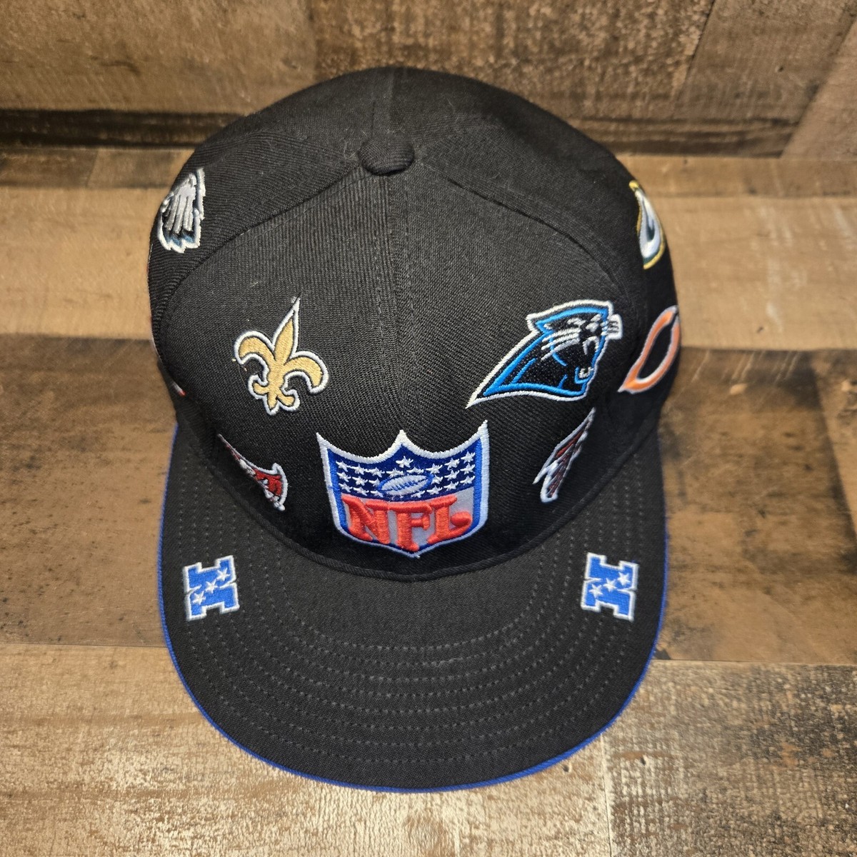 オードリー直筆サイン入りキャップ。リーボック。 NFLロゴ。フリーサイズ。 オードリー直筆サイン入りキャップ。リーボック。 NFLロゴ