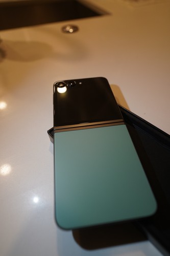 Samsung Galaxy Z Flip 5 5G SM-F731U Fully Unlocked (Any Carrier) 512G RARE GREEN