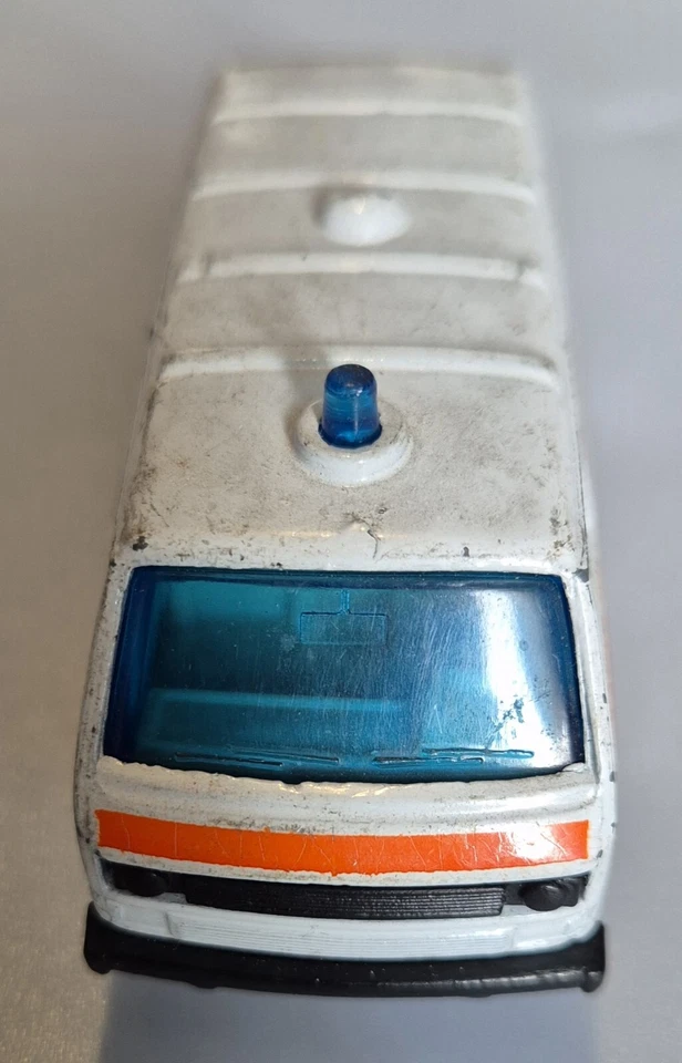 Ambulancia de colección Matchbox Volkswagen Transporter juguete diecast 1:62 1987 Foto 2 de 4