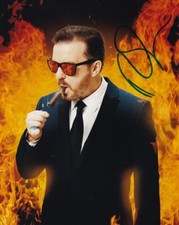 RICKY GERVAIS signed Autogramm 20x25cm DEREK in Person autograph COA