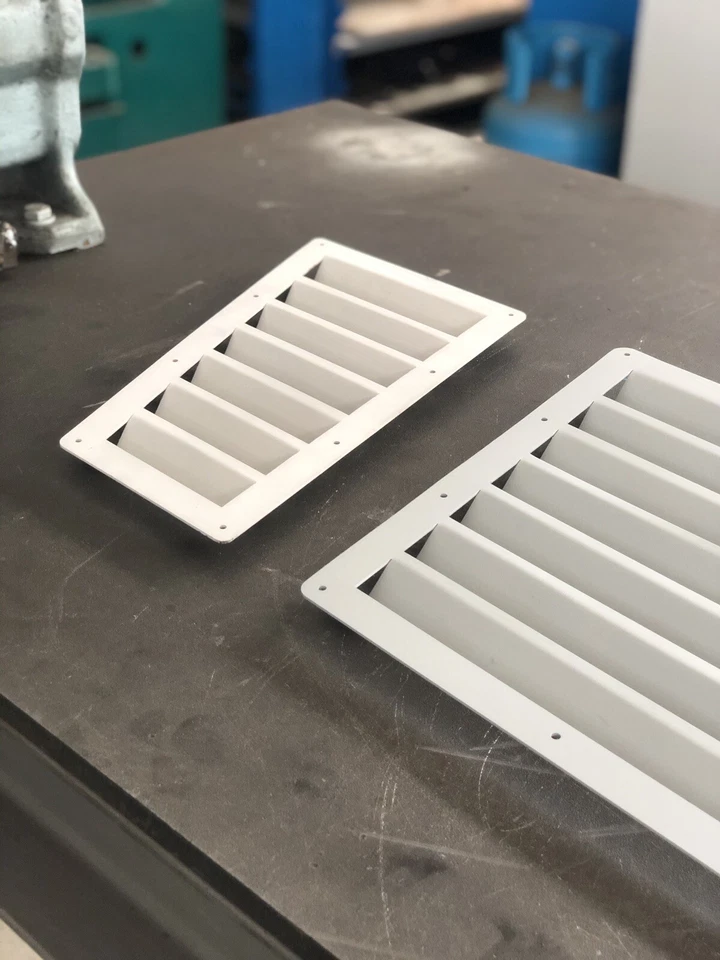 *NUEVO* Rejillas/ventilaciones universales personalizadas para capó de refrigeración todoterreno/fastcars/carros de carreras Foto 3 de 4