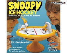 Atlantis Snoopy Ice Hockey Game with Woodstock Snap Kit