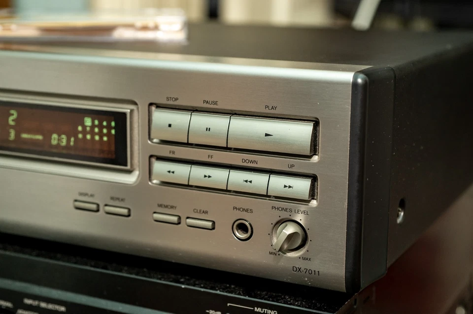 Onkyo R1 CD Player DX-7011 mit originaler FB - Bild 3 von 4