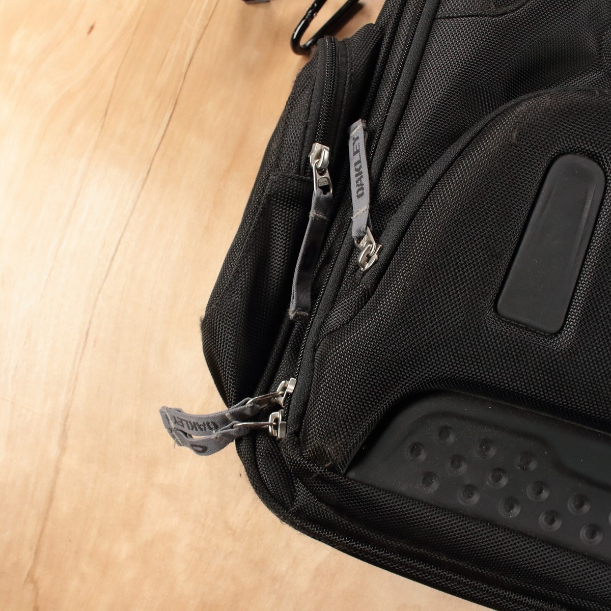 バッグ OAKLEY essential boston bagpack y2k tech OAKLEY tactical vertical laptop shoulder messenger bag vtg