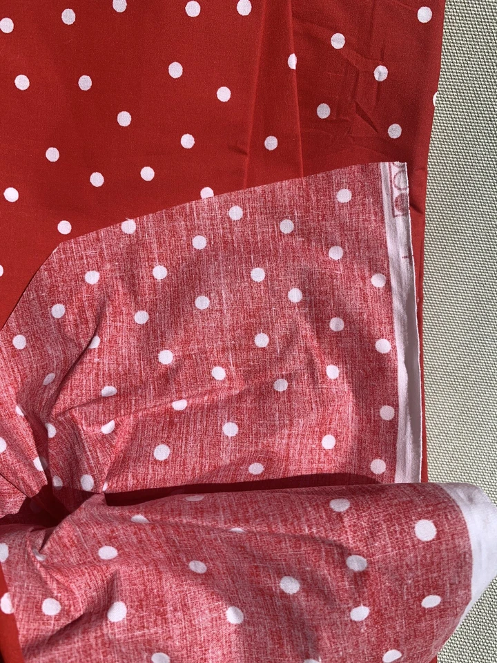 Tela de algodón tejida más rígida a lunares rojos y blancos Joann’s 61x44” Foto 2 de 3