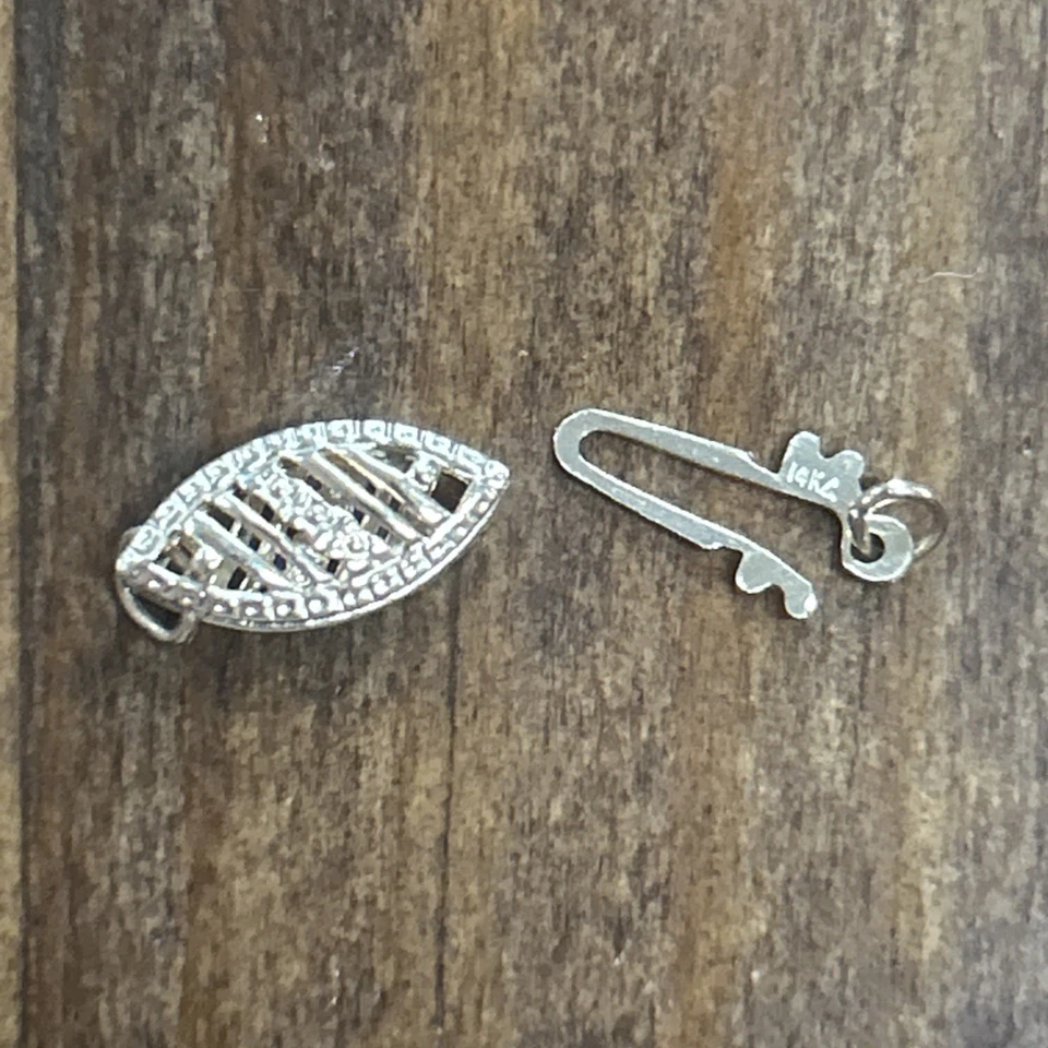 Vintage 14K Gold Marquise Filigree Fish Hook Clasp .31 Grams - Image 4 of 4
