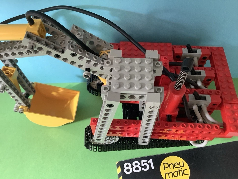 LEGO Technic Technik Pneumatic Bagger 8851 mit original Bauanleitung - Bild 4 von 4