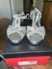 Touch Of Nina Silver Shoes Heels 7M