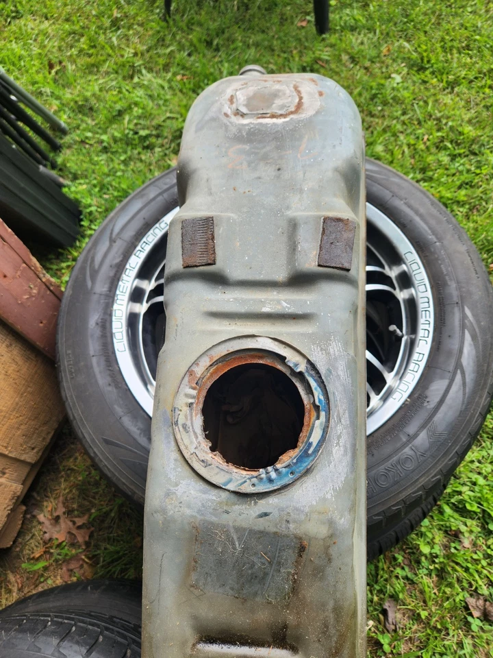 Pontiac Fiero 1984-86 tanque de combustible Foto 3 de 4