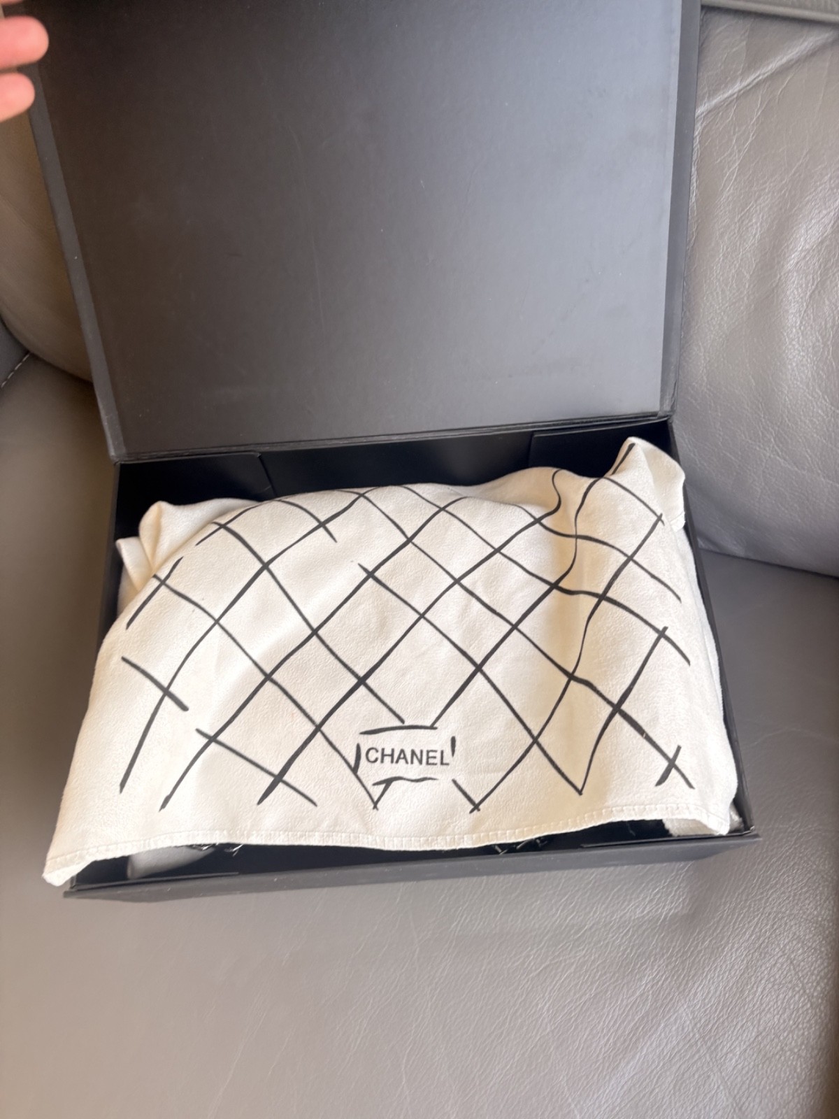 Chanel Classic Double Flap Handbag, Black Leather in size Medium size Authentic image 5