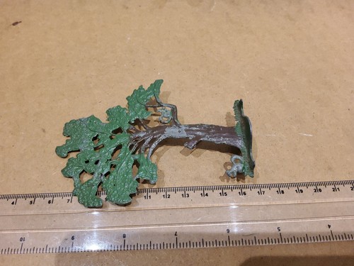 BRITAINS VINTAGE DIE-CAST LEAD FIGURE - 4" SQUIRRELS OAK TREE - Picture 3 of 7