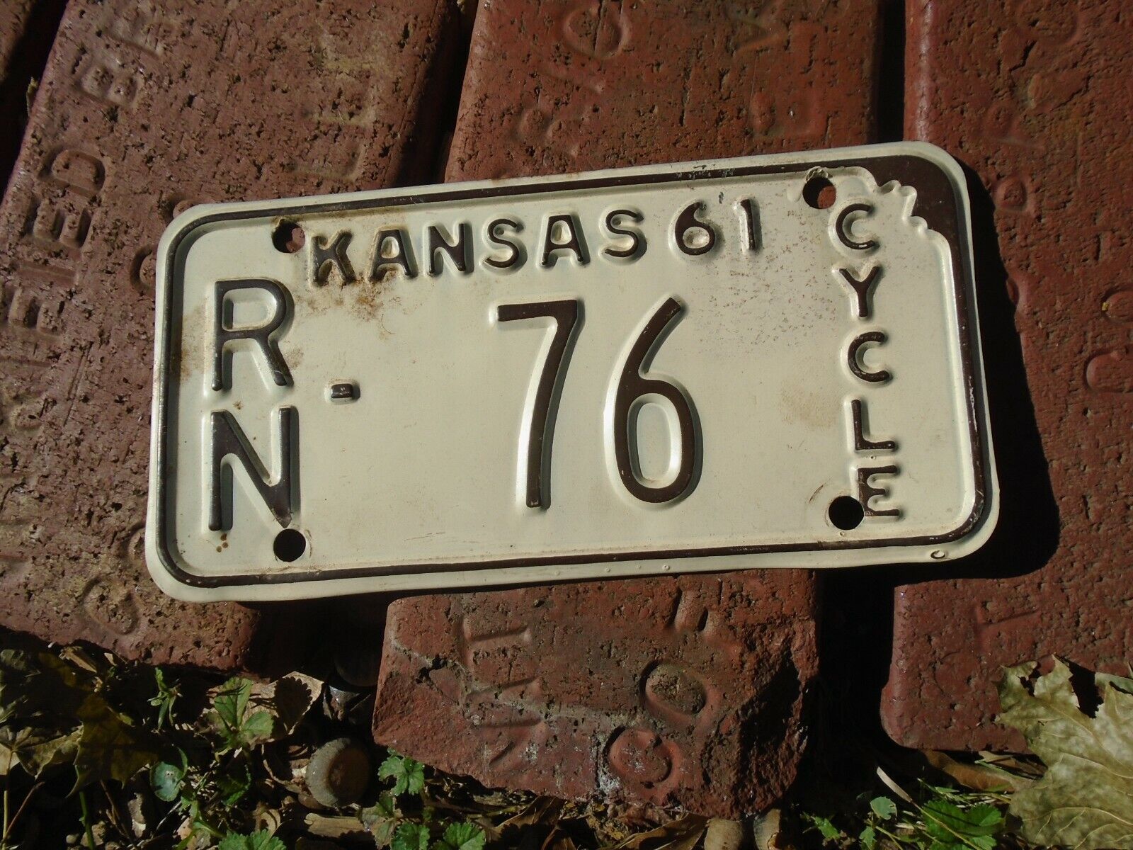 1961 Kansas Motorcycle License Plate # 76 low # Tag Reno County, KS Sprzedaż, oryginalna gwarancja