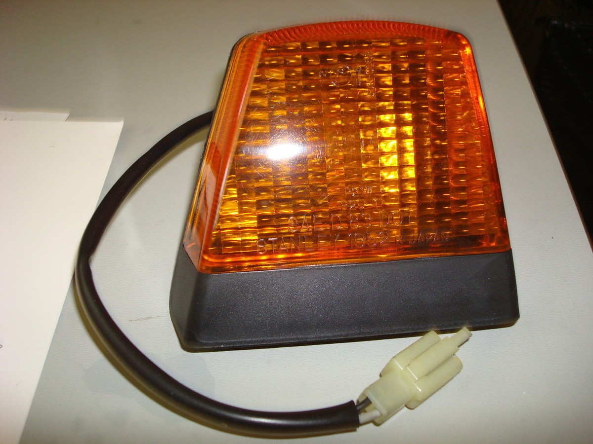 NOS Kawasaki1986-1987 ZX1000 NINJA Turn Signal Right Lens 23007