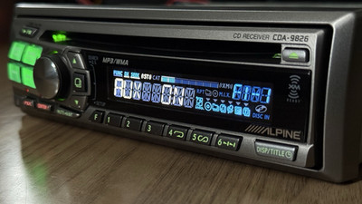 ALPINE CAR AUDIO STEREO CD AUX MP3 OLD SCHOOL BASS CDM-9826 EQ VINTAGE RARE SUB!