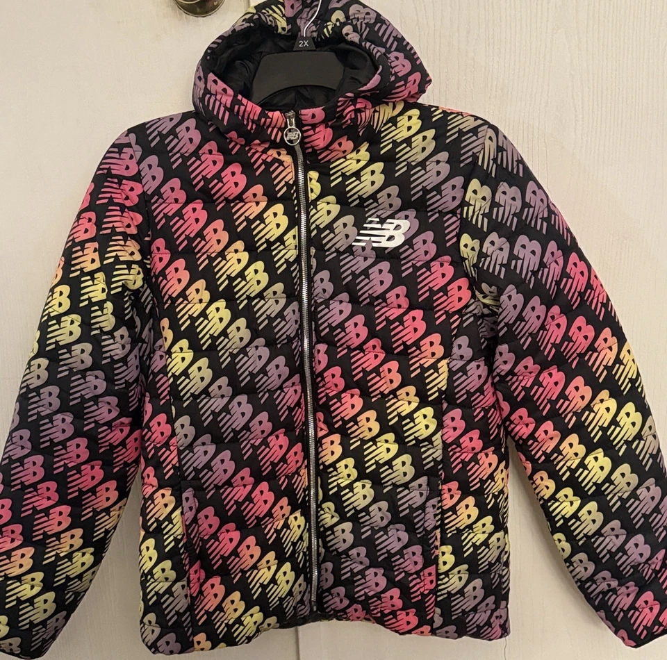 NEW BALANCE Logo Puffer Jacket Teen Size Large (14). - Image 2 of 4