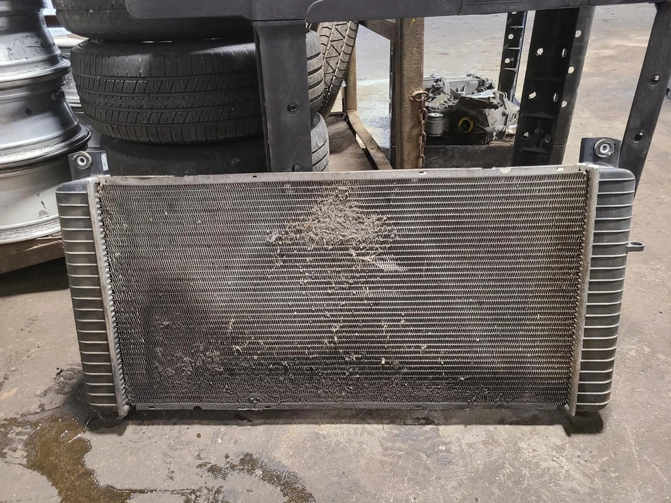 Used Radiator fits: 2006 Chevrolet Silverado 2500 pickup 6.0 Grade C — 第 2/4 张图片