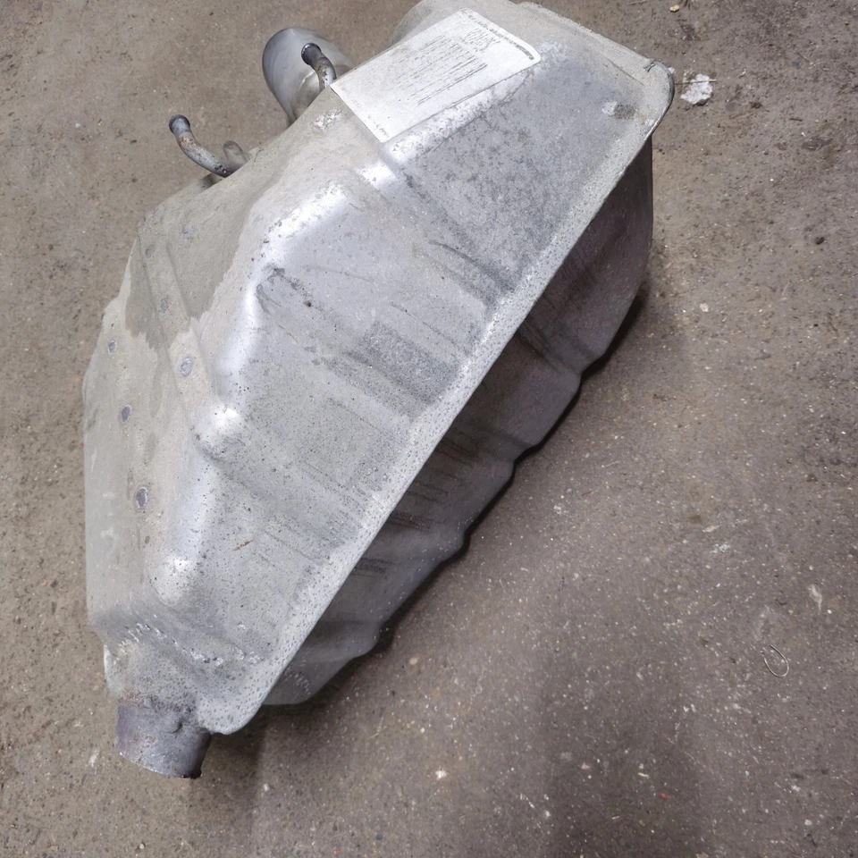 Silenciador de escape trasero del lado del conductor Chevy Camaro 2010 OEM Foto 4 de 4