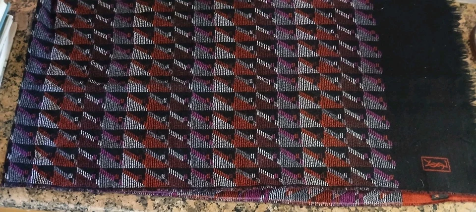 Bufanda vintage YSL Yves Saint Laurent 100 % lana con Alemania rojo negro gris 60 x 15 Foto 4 de 4