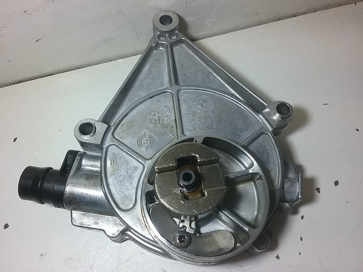2013-2016 BMW 328I Engine Motor Vacuum Pump (N20) 0710 336 182 A