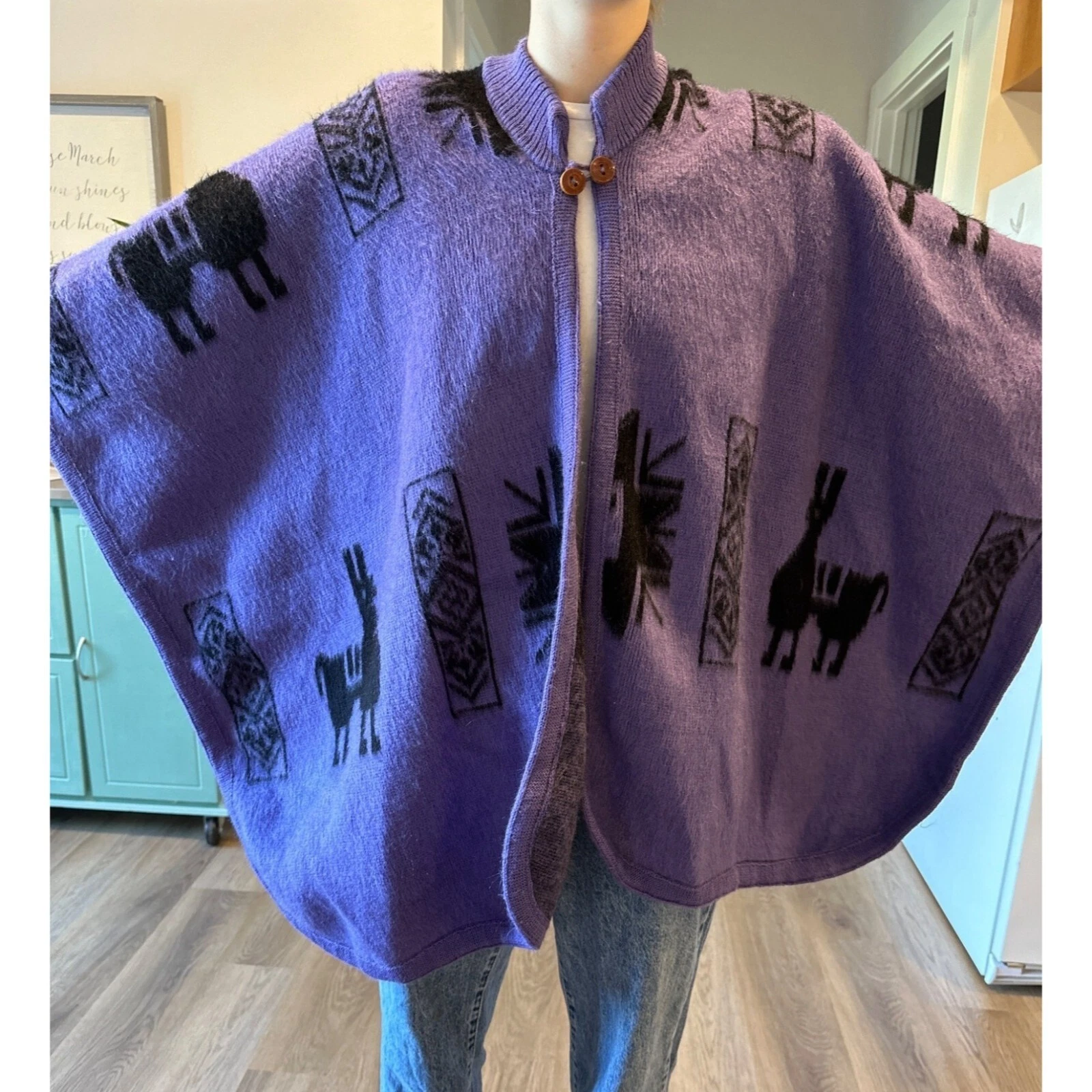Cape Poncho Sweater Womens Alpaca Llama Geometric 2 Button Loop Closure