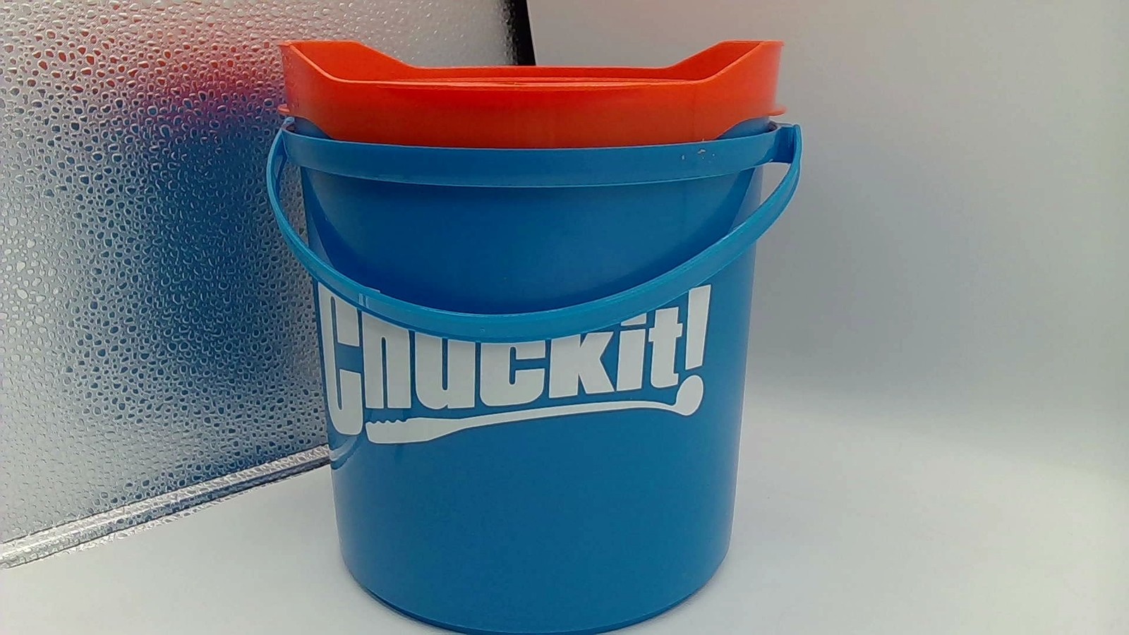 Chuckit! Ultra Ball Dog Toy & Cleaning Bucket, Rubber Fetch Balls Medium