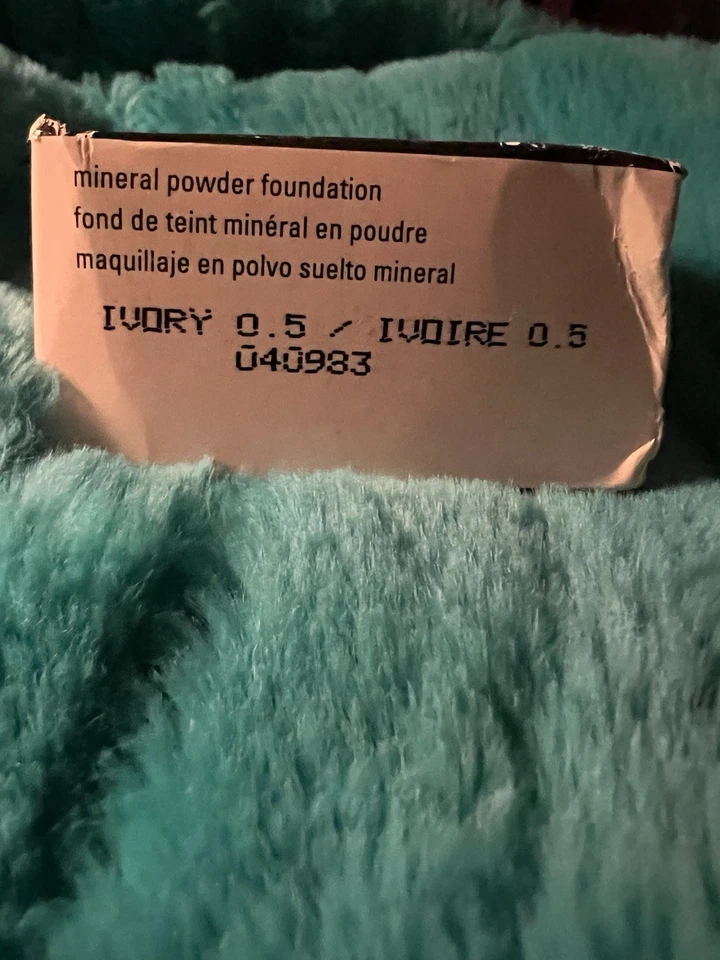 Base en polvo mineral Mary Kay, marfil, nueva en caja Foto 3 de 4