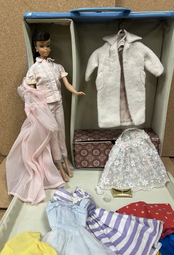 Brunette Swirl Barbie In Pj’s w Additional Clothes, Accessories, Case/WOW!