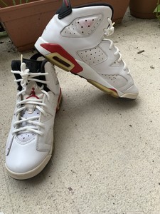 nike branco com simbolo vermelho