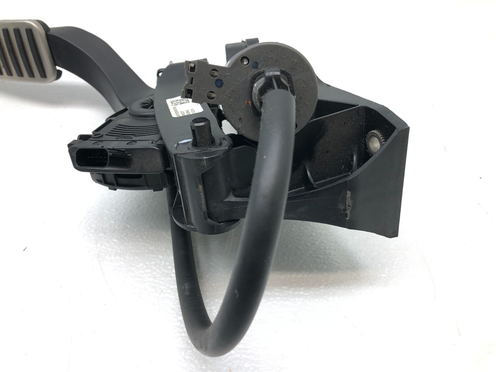 2014-2019 MASERATI GHIBLI S Q4 GAS PEDAL ASSEMBLY W/ BRAKE PEDAL COVER OEM.