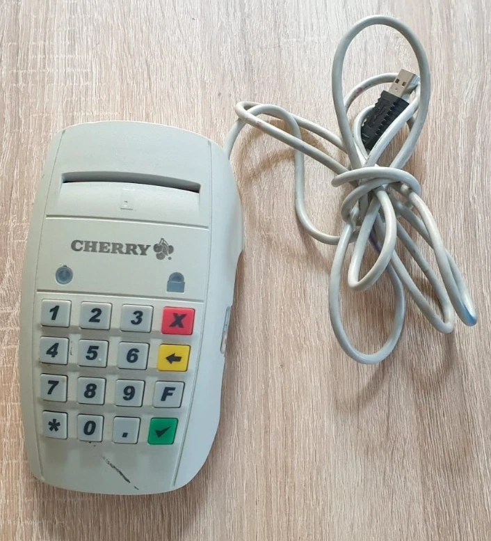 Kartenlesegerät Cherry , Model ST-2000, a. Firmenauflösung sonnenvergilbtes weiß