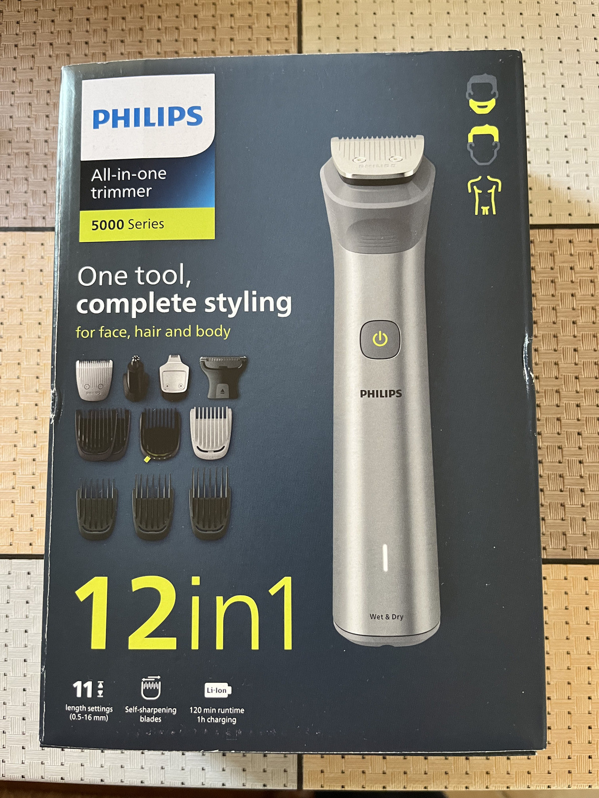 Philips Series 5000 Multigroom 12 in 1: Stile e Precisione Senza Compromessi