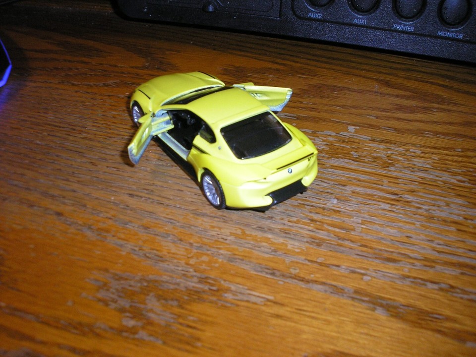 1/44 Maisto BMW 3.0 CSL Hommage Super Sports Car Pull Back Action