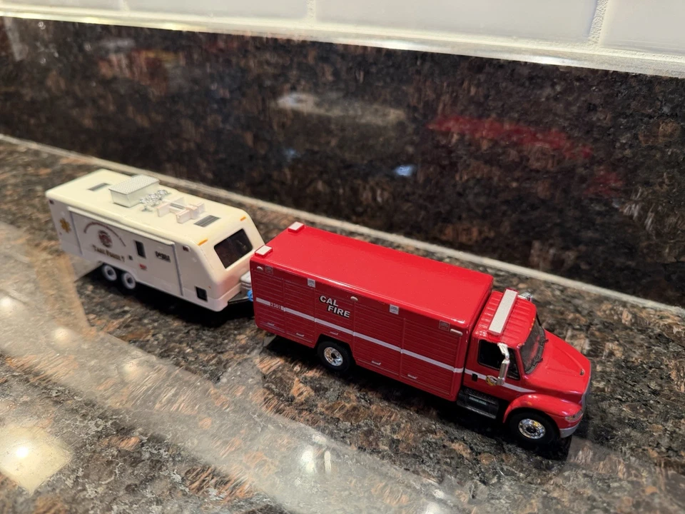 НОВЫЙ! Код 3 Заказной CAL FIRE Опасные Материалы Целевая Группа 7 + Мобильная Команда 18 - Изображение 2 из 4