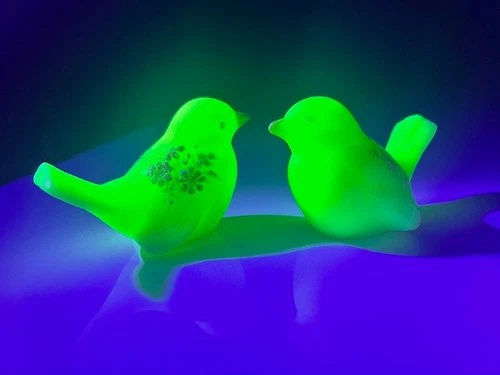 Pair of VTG Fenton Custard Uranium Glass Bird Figurine Hand Painted and Signed