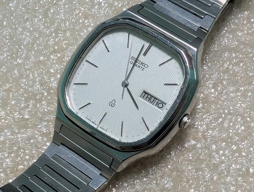 RARE VINTAGE SEIKO 5933-5030 White Dial Day Date Quartz Men's Watch 33mm