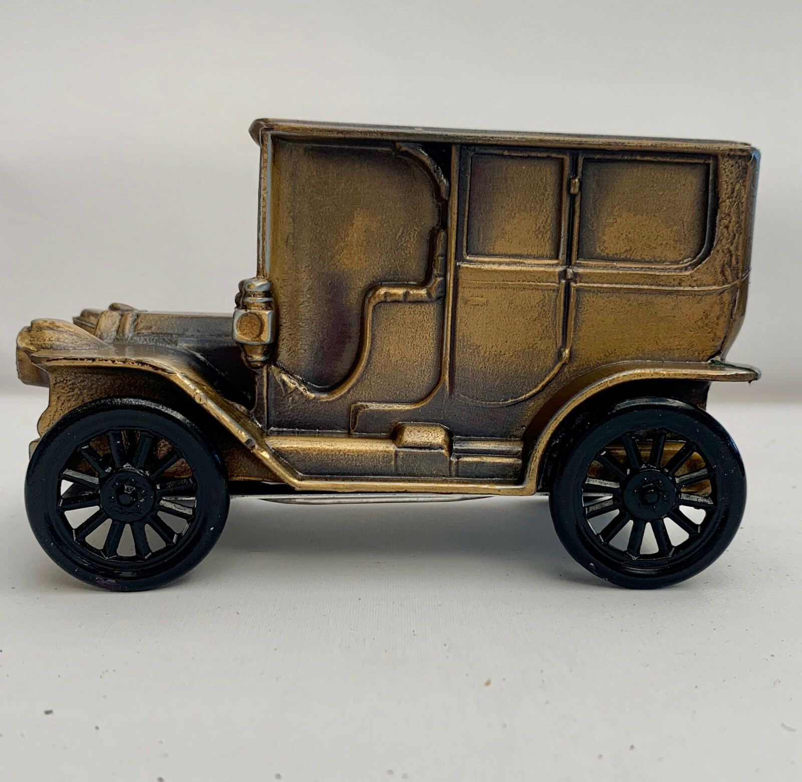 ANTIQUE AUTO COIN BANK PIG BANK BANTHRICO 1908 CADILLAC VINTAGE 1974