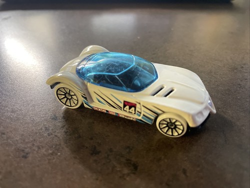 2013 Hot Wheels Mattel Golden Arrow White With Blue Roof #44 Diecast - Picture 2 of 3