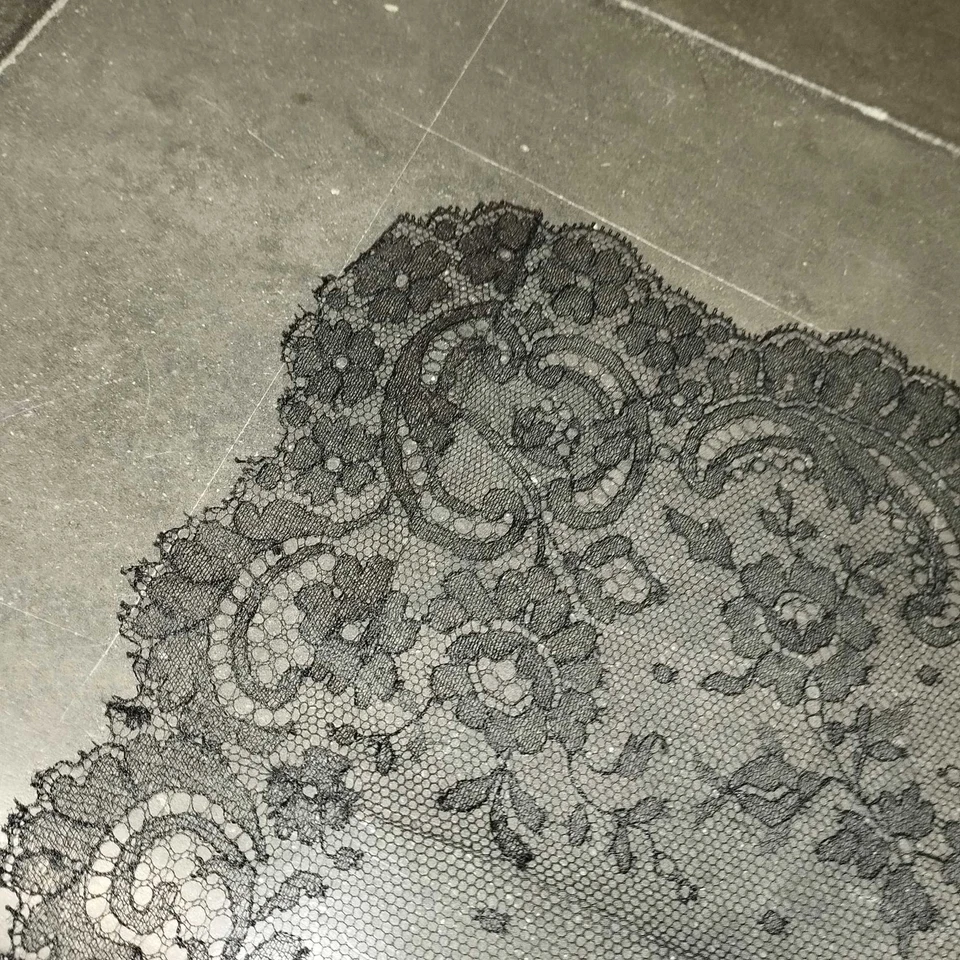 GRANDE CHALE MANTILLA 200X100CM. DENTELLE SEMI-MÉCANIQUE. ESPAGNE.19-20È - Photo 3/4