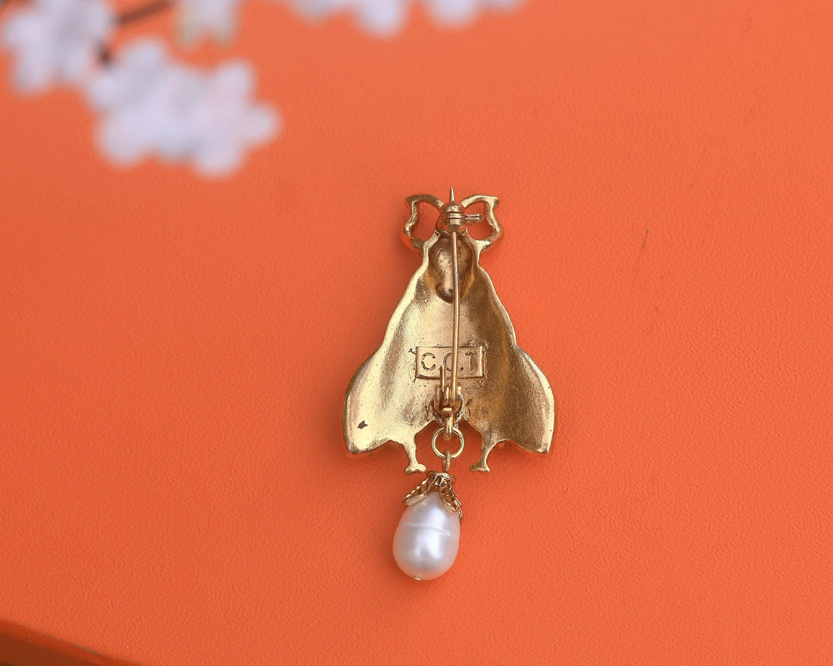 Broche petite mouche en or jaune ciselé. Époque XIXe - Alain.R.Truong
