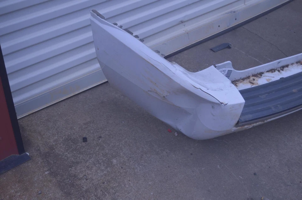 2009-2014 CHEVY TAHOE CONJUNTO DE PAINEL DE TAMPA DE PARA-CHOQUE TRASEIRO COM SENSOR DE ESTACIONAMENTO FABRICANTE DE EQUIPAMENTO ORIGINAL - Imagem 4 de 4