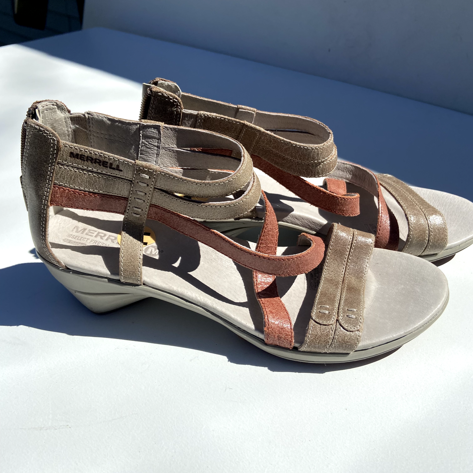 Sandali da donna sabbia Merrell taglia 11 tacchi in pelle cinturini cerniera marrone marrone chiaro