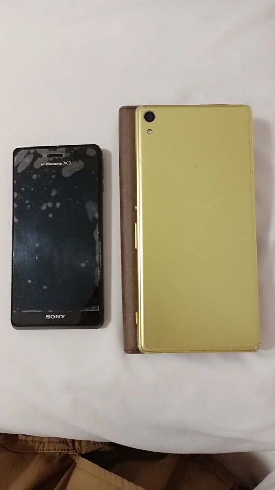 Lote de piezas de teléfono Sony como está Experia verde dorado negro con estuche nuevo  Foto 4 de 4