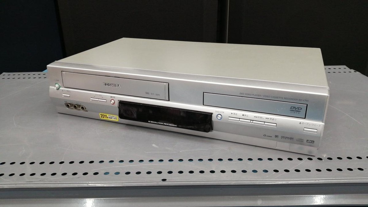 TOSHIBA SD-V700 VHS/DVDコンボデッキ 07年製 TOSHIBA SD-V700 VHS/DVDコンボデッキ 07年製 TOSHIBA SD-V700