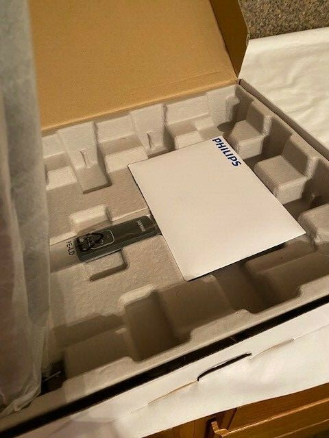 Phillips Home Essentials Digital Brown Wood Photo Frame 10.4