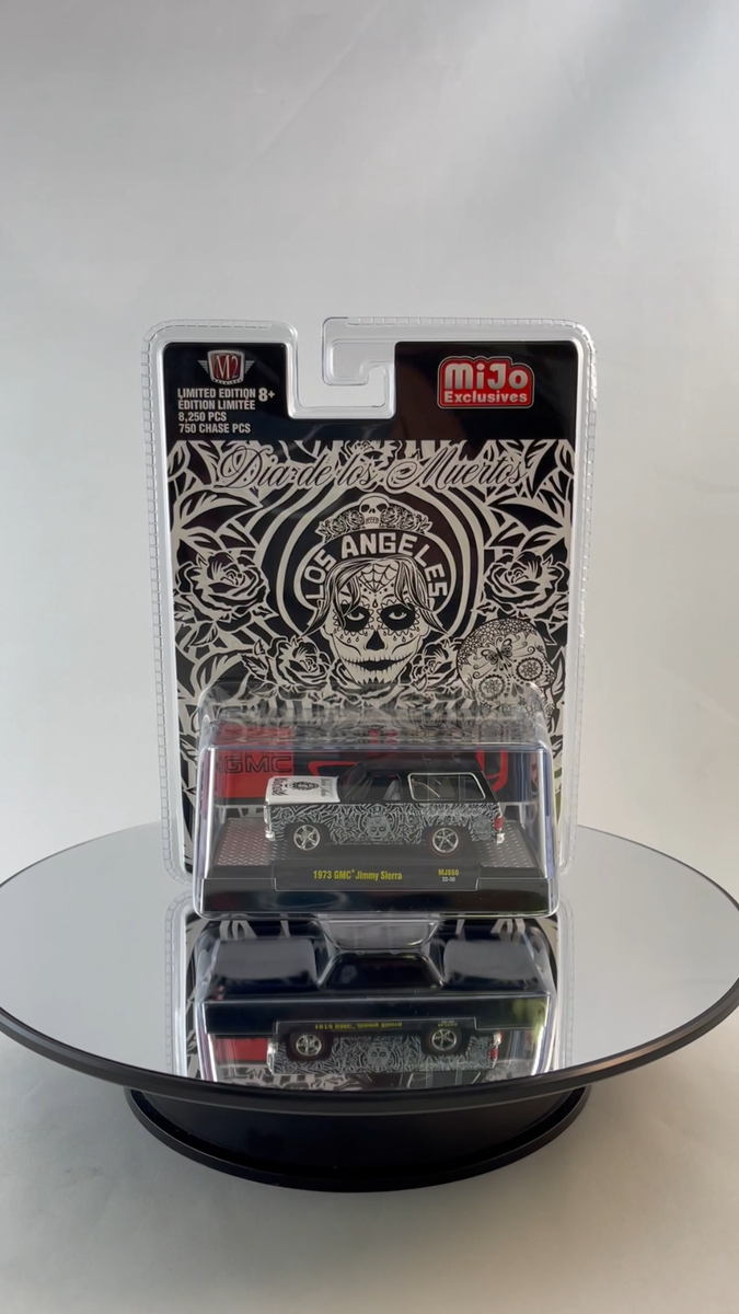 Voiture Miniature 1:64 GMC Jimmy 1973 - édition Limitée Dias De Los Muertos - M2 Machines