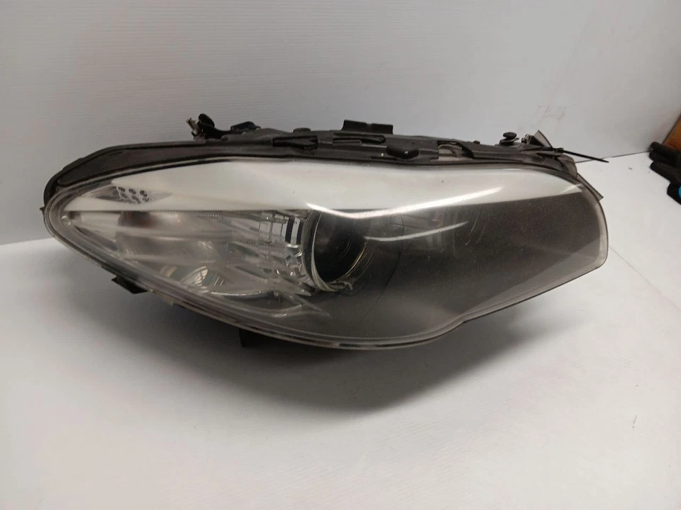 Faro halógeno derecho pasajero BMW 528i 535i F10 2011-2013 63117203244 OEM Foto 2 de 4