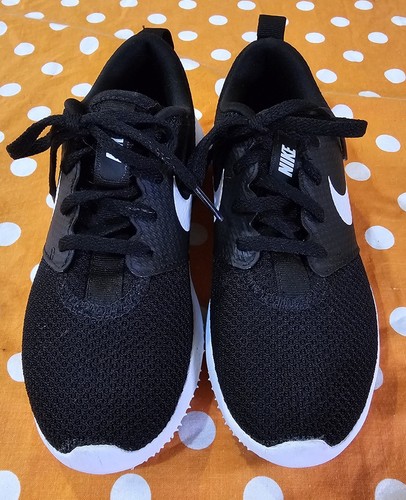 Nike Roshe G Golf Shoes-Size 2Y-Black & White-909250-001 Youth Gently Used - Picture 2 of 7