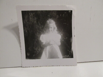 1959 VINTAGE FOUND PHOTOGRAPH OLD PHOTO B&W AMERCAN PRETTY BLONDE GIRL GLOWING