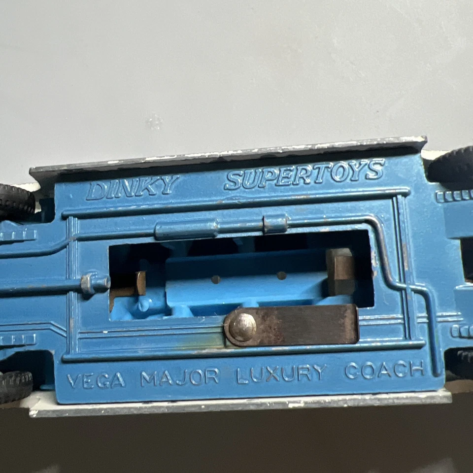 DINKY TOYS BEDFORD VEGA MAJOR AUTOBÚS DE LUJO, 952, c1964 Foto 4 de 4